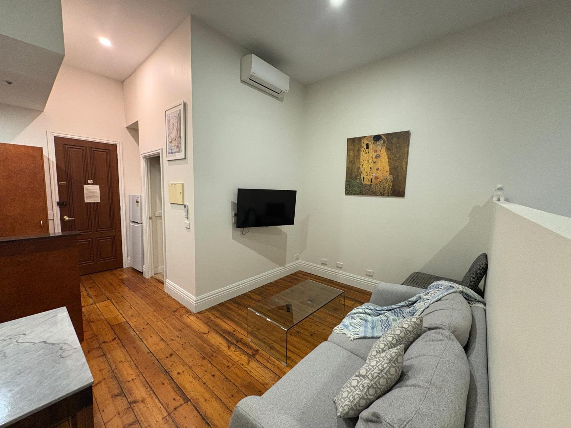 Flinders Lane Aparthotel 4*